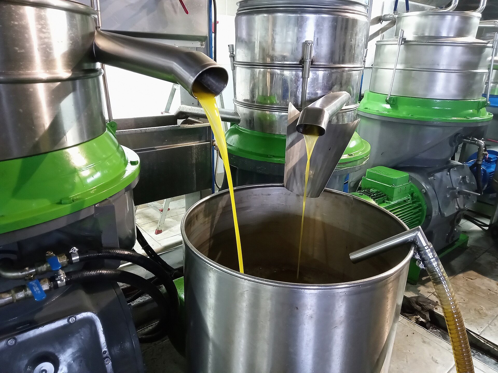 Is Olive Oil Flammable? Smoke Point, Flash Point, and Pan Fires