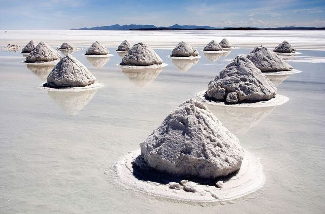 Is Salt Flammable? Why Salt Puts Fires Out Instead of Feeding Them